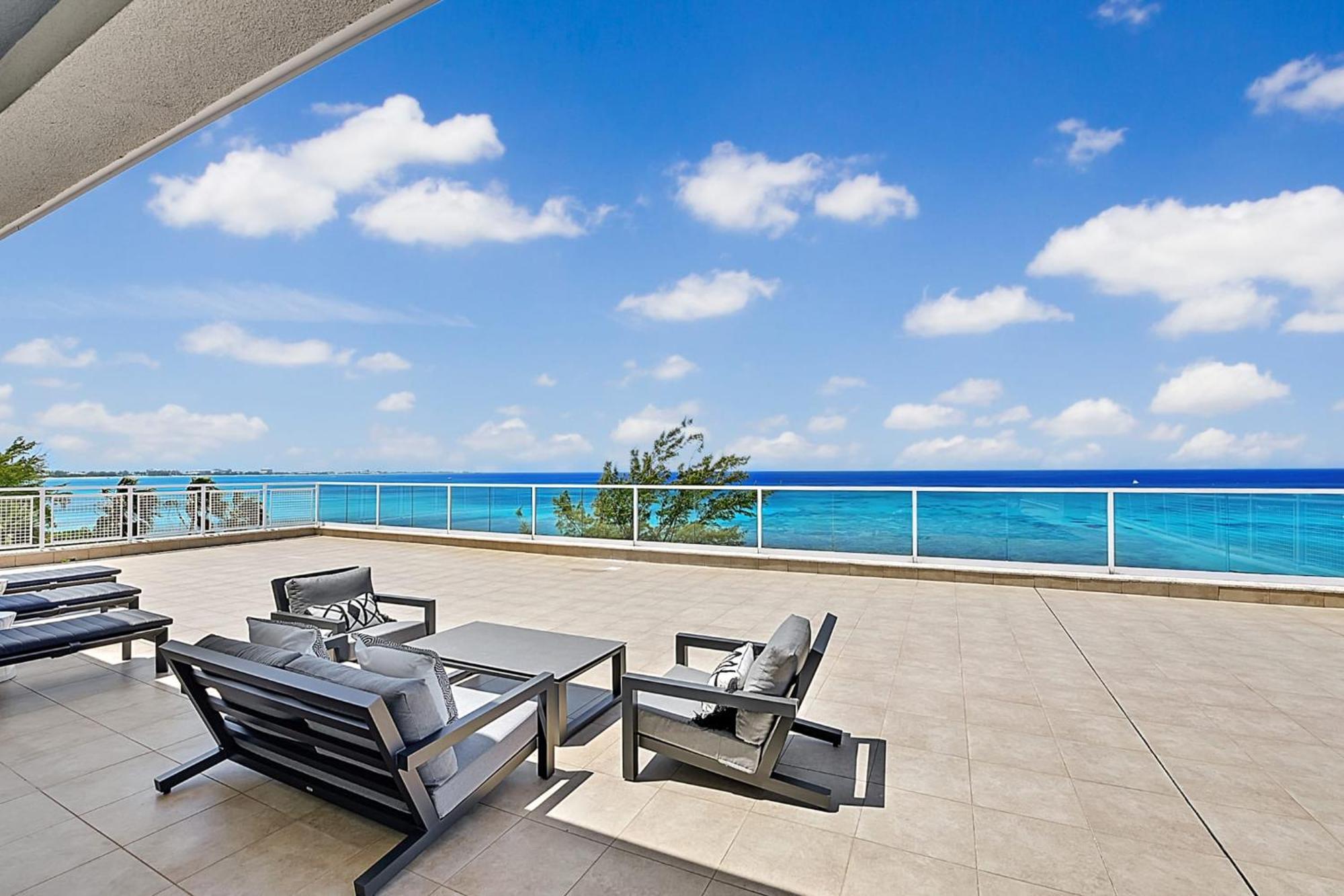 Luxury Penthouse At Sea Breeze #9 Villa Seven Mile Beach Exterior photo