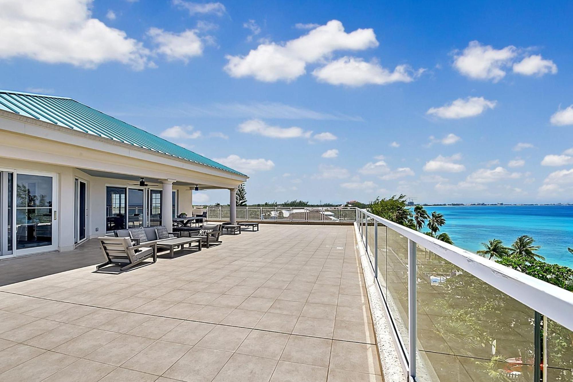 Luxury Penthouse At Sea Breeze #9 Villa Seven Mile Beach Exterior photo